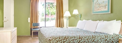Days Inn By Wyndham Bradenton - Near The Gulf