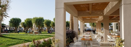 Anissa Beach & Village Hotel