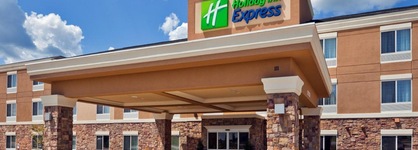 Holiday Inn Express & Suites Milwaukee Nw – Park Place