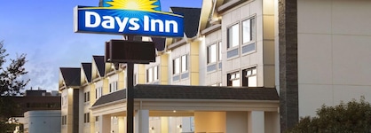 Days Inn By Wyndham Calgary Northwest