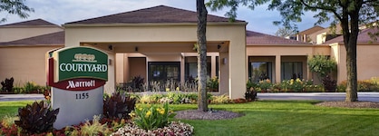 Courtyard By Marriott Chicago Naperville