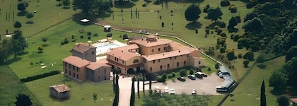 Hotel Casolare Le Terre Rosse