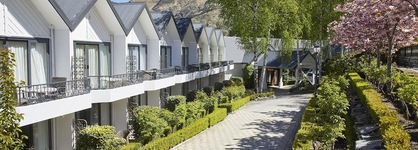 Nugget Point Hotel