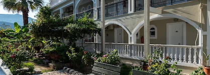 Athina Apts