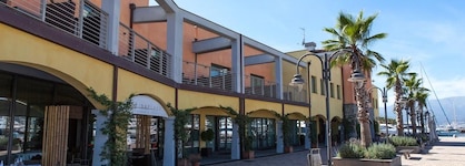 Marinaplace Resort & Spa