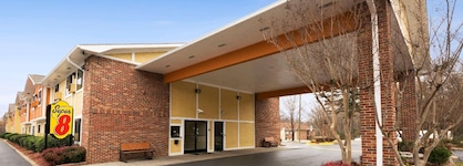 Super 8 By Wyndham Charlotte University