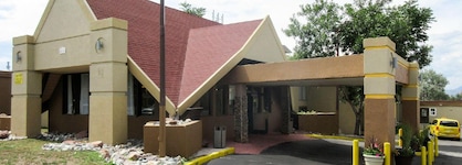 Rodeway Inn & Suites