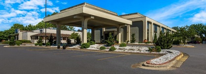 Clarion Inn & Suites Airport