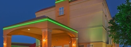 La Quinta Inn & Suites By Wyndham Tulsa Central
