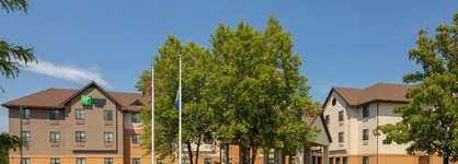 Holiday Inn Express & Suites Bradley Airport By Ihg