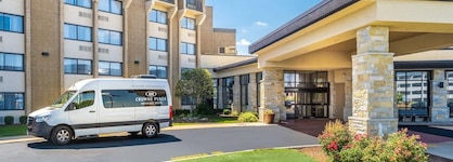 Crowne Plaza Milwaukee South By Ihg