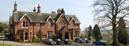 Lands Of Loyal Hotel