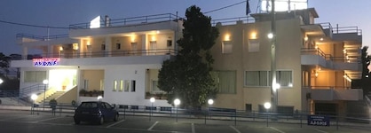 Adonis Hotel