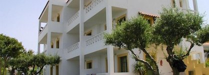 Nikolas Villas Apartments