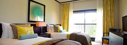 The Bay Club at Anahita