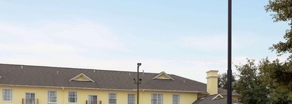 Days Inn & Suites By Wyndham Euless Dfw Airport South