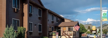 Super 8 By Wyndham Gardiner Yellowstone Park Area