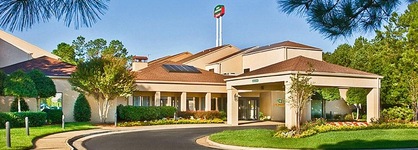 Courtyard By Marriott Hampton