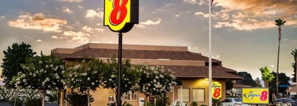 Super 8 By Wyndham Lindsay Olive Tree
