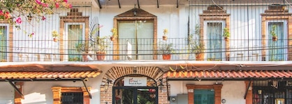 Hotel Posada De Roger - Near Los Muertos Beach