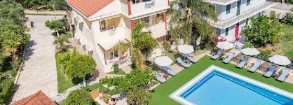 Oscar Villa & Studios