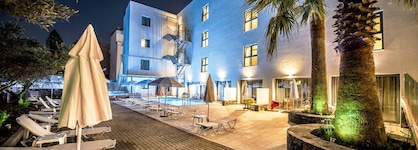 Pollis Hotel