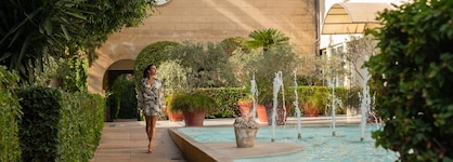 Dionysos Hotel