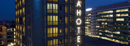 UNAHOTELS The ONE Milano Hotel & Residence
