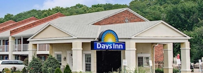 Days Inn By Wyndham Ku Lawrence