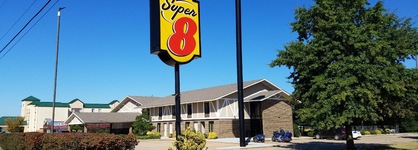Super 8 By Wyndham Bentonville