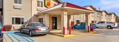 Super 8 By Wyndham Bloomington