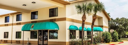 Super 8 By Wyndham League City Kemah Area