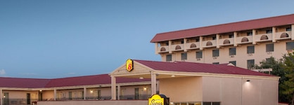 Super 8 By Wyndham Lubbock Civic Center North