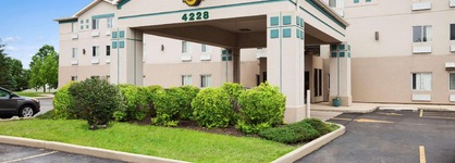 Super 8 By Wyndham Aurora Naperville Area
