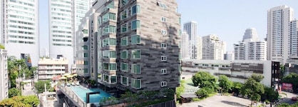 Golden Tulip Mandison Suites