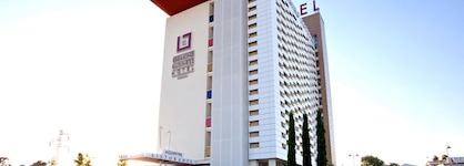 Breaking Business Hotel