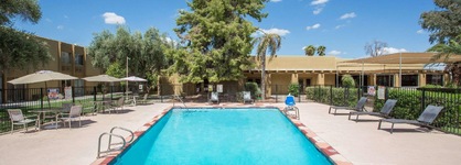Days Hotel By Wyndham Peoria Glendale Area