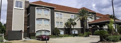 La Quinta Inn & Suites By Wyndham Houston East At Normandy