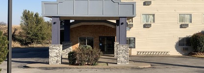 Econo Lodge Inn & Suites