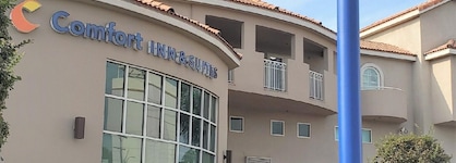 Comfort Inn & Suites Near Universal - N. Hollywood - Burbank