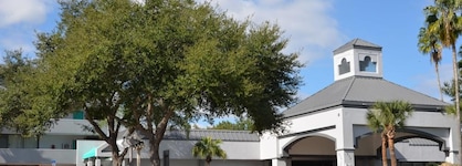 Opal Hotel & Suites