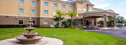 Holiday Inn Express & Suites Cocoa By Ihg