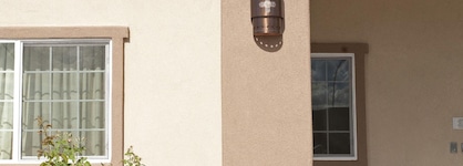 Econo Lodge Inn & Suites
