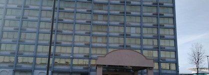 University Hotel & Suites