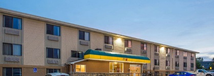 Super 8 By Wyndham Iowa City Coralville