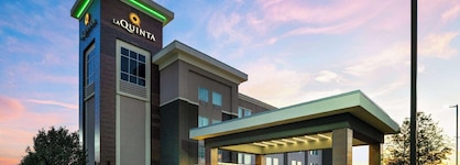 La Quinta Inn & Suites By Wyndham Denton - University Drive