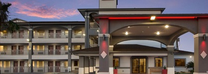 Red Roof Inn Plus+ Galveston - Beachfront