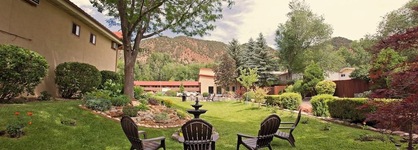 Glenwood Springs Cedar Lodge