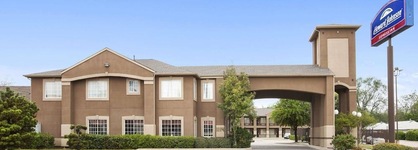 Howard Johnson By Wyndham Grand Prairie Near Lone Star Park