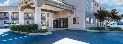 Econo Lodge Inn & Suites